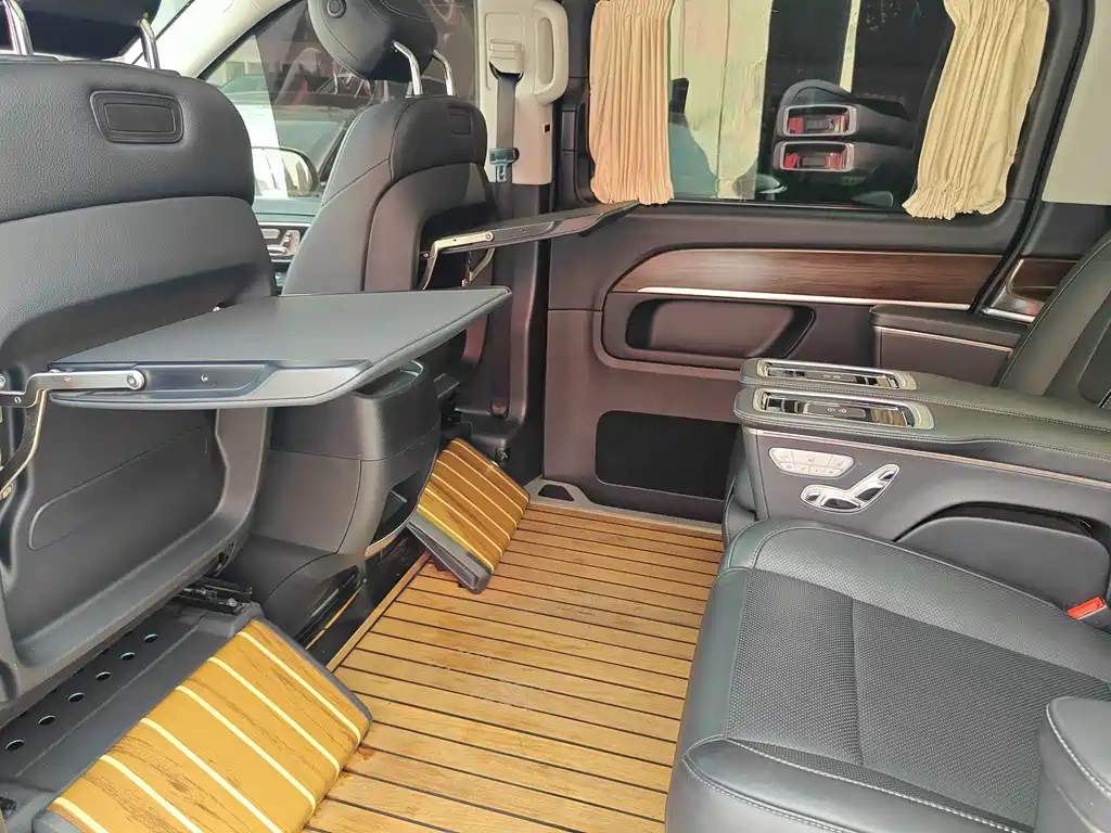 Mercedes-Benz V-Class 2023 — фото 22