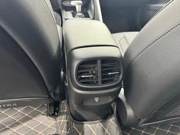 Hyundai Elantra 2024