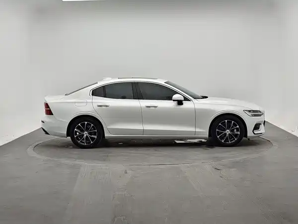 Volvo S60 2022