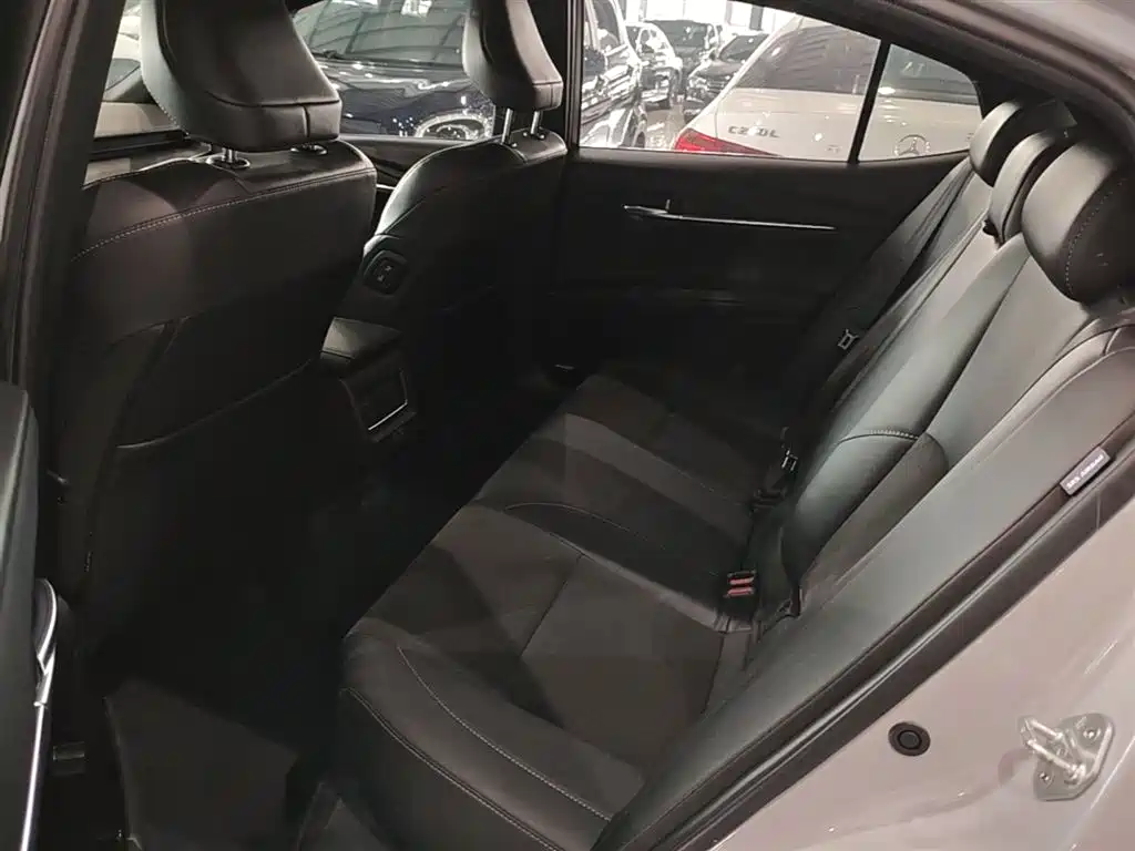 Toyota Camry 2024 — фото 17