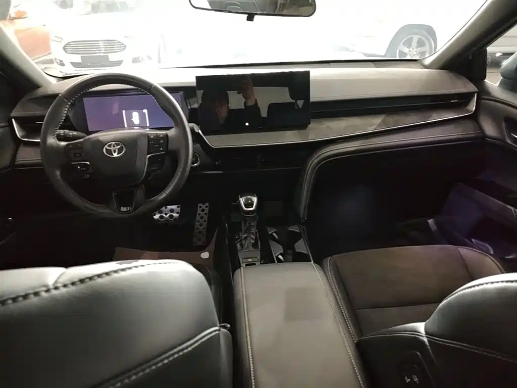 Toyota Camry 2024 — фото 10