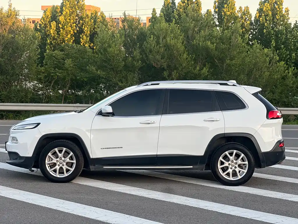 Jeep Cherokee 2016 — фото 22