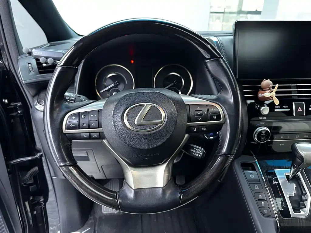 Lexus LM 2021 — фото 15