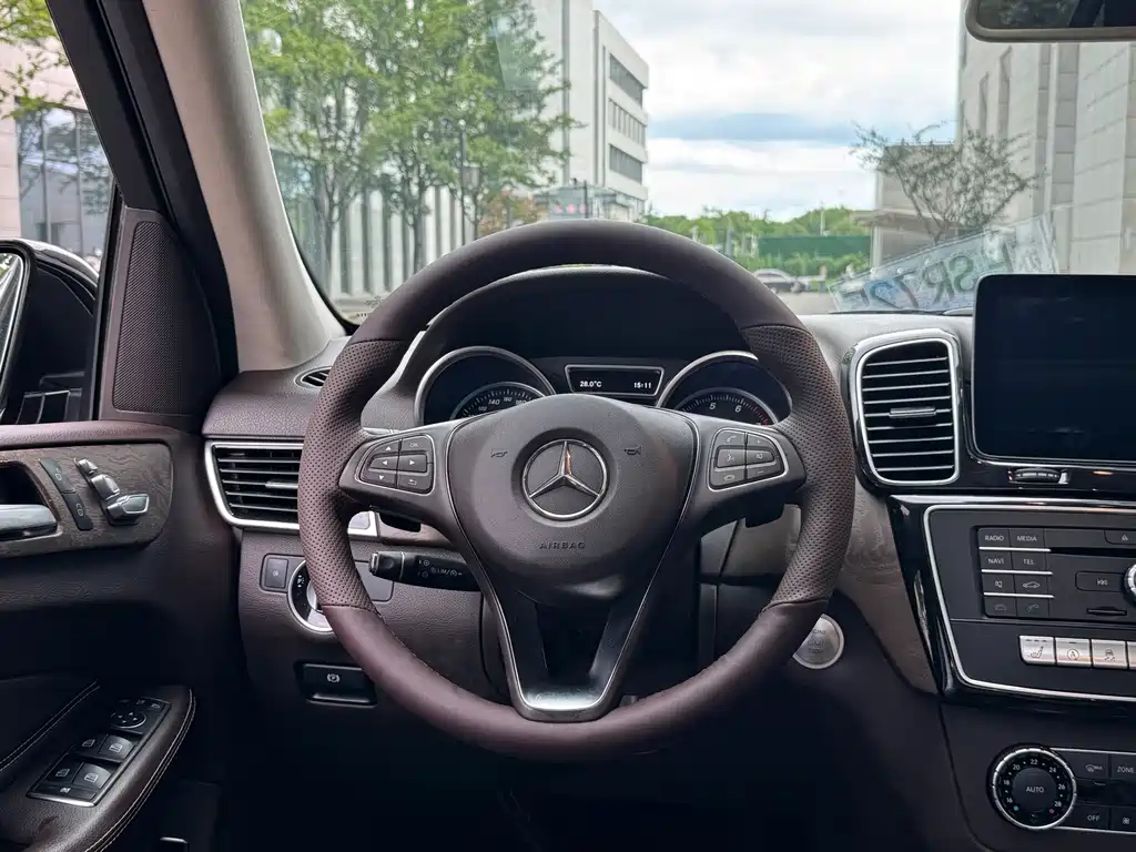 Mercedes-Benz GLE 2017 — фото 9