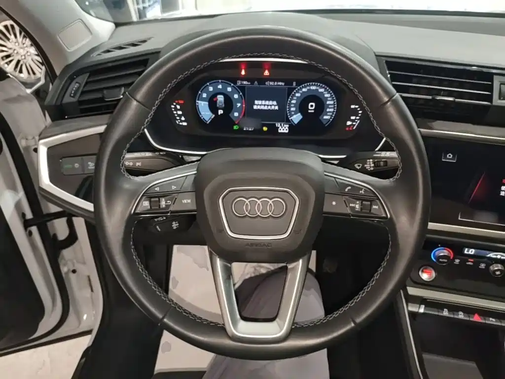 Audi Q3 2022 — фото 11