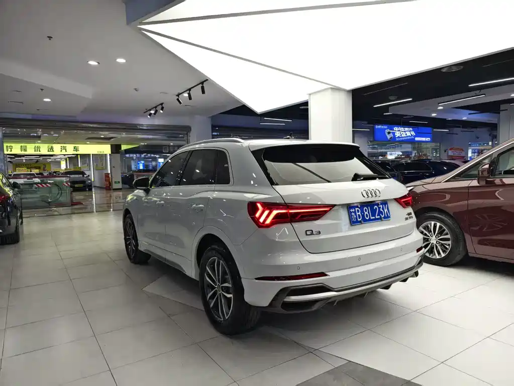 Audi Q3 2021 — фото 17