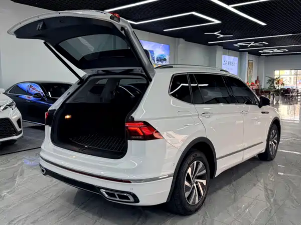 Volkswagen Tiguan L Plug-In Hybrid 2022