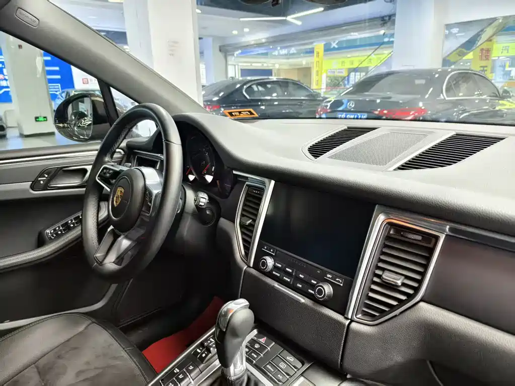 Porsche Macan 2018 — фото 14