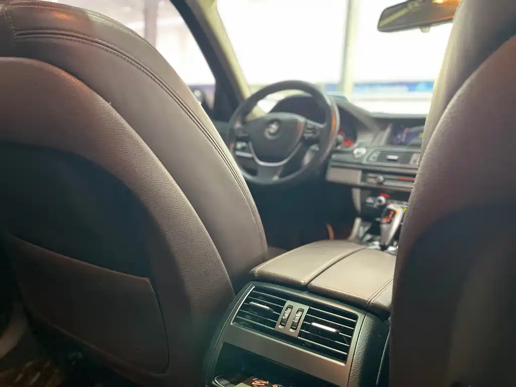 BMW 5 Series 2015 — фото 13