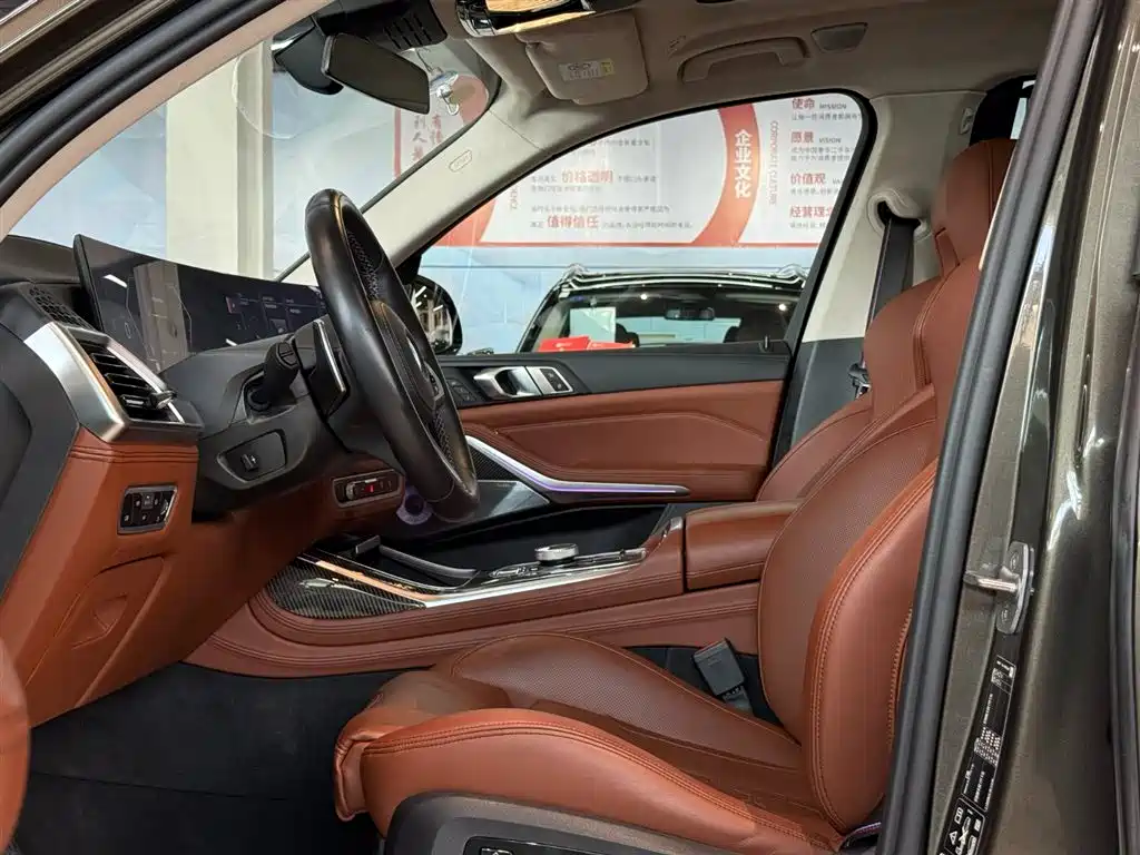 BMW X7 M60i 2023 — фото 16