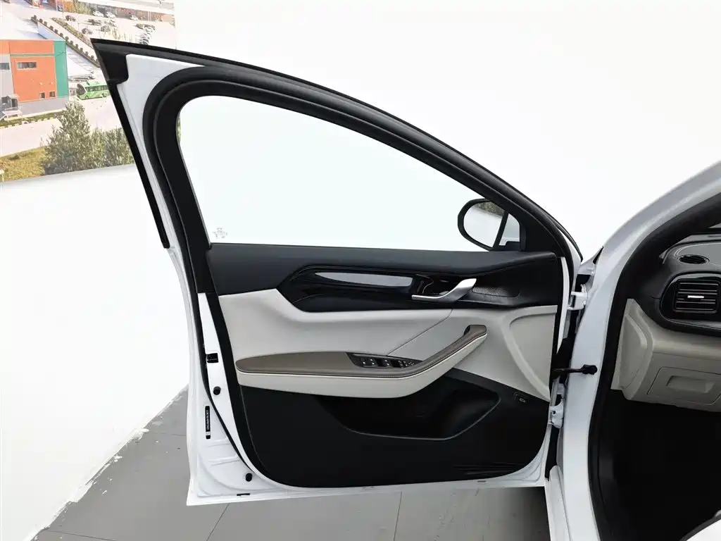 BYD Qin PLUS 2023 — фото 8