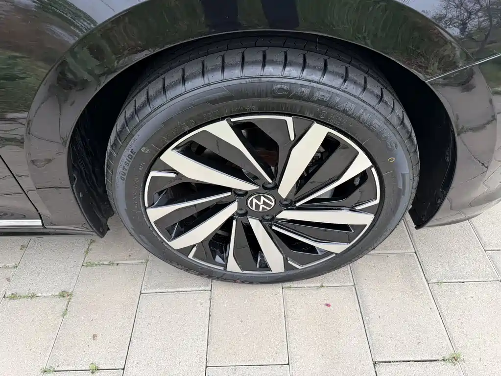 Volkswagen Passat 2023 — фото 10