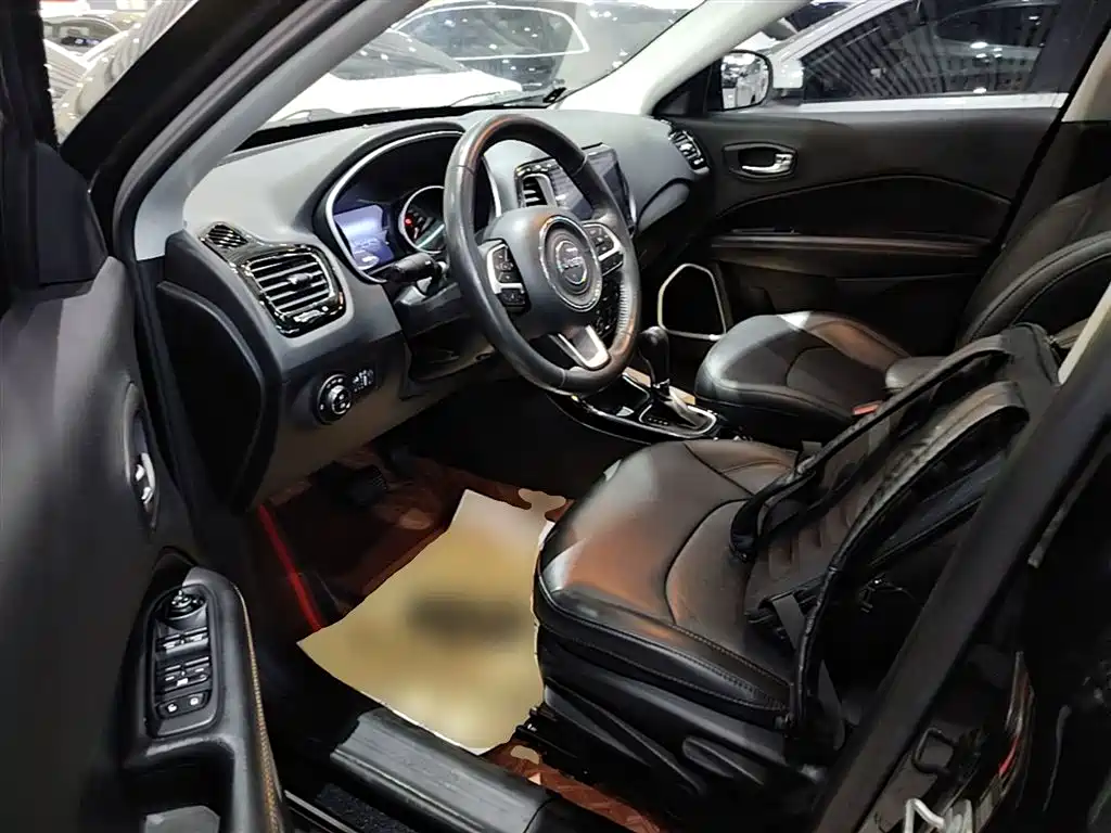Jeep Compass 2020 — фото 16