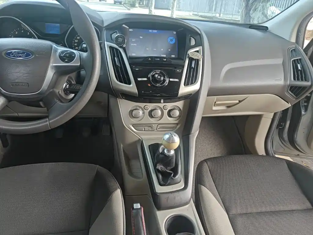 Ford Focus 2014 — фото 10