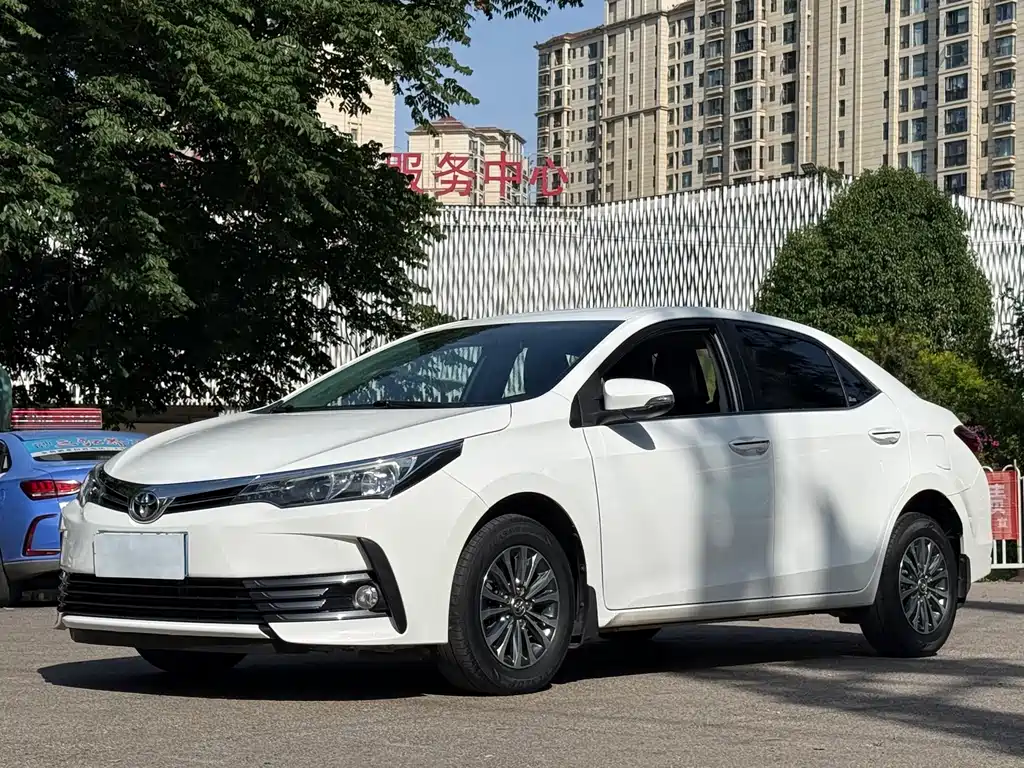 Toyota Corolla 2017 — фото 1