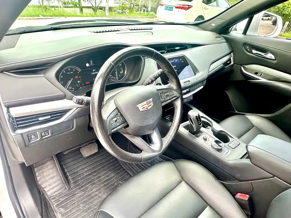 Cadillac XT4 2020 — фото 10