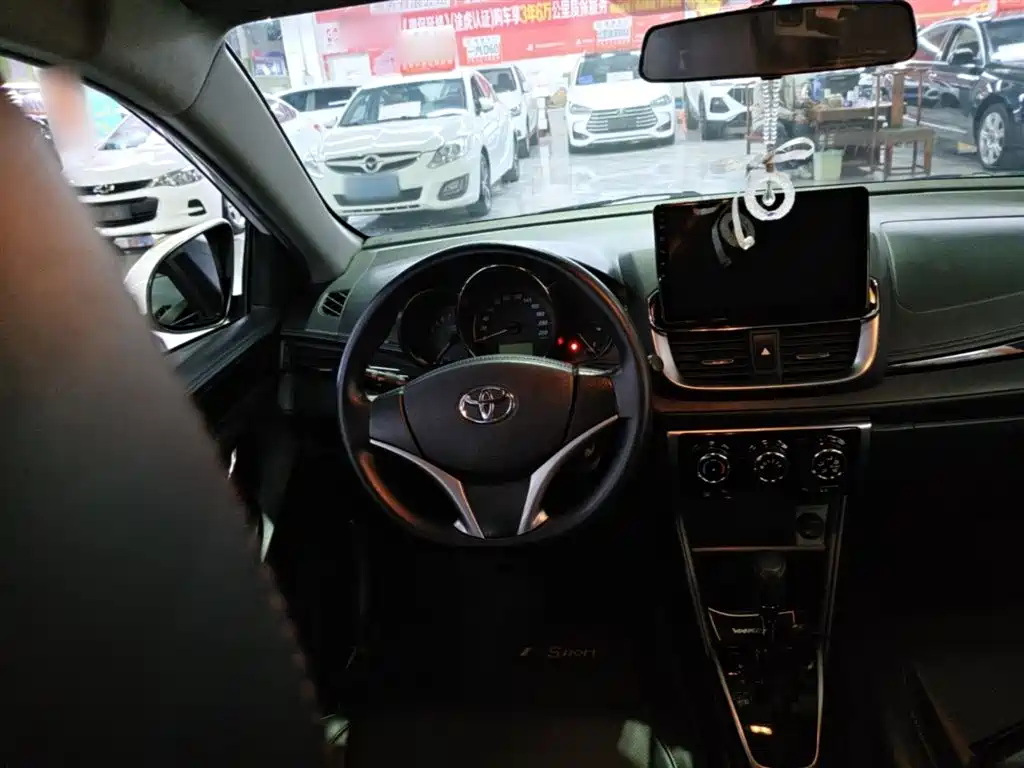 Toyota Yaris L 2021 — фото 7