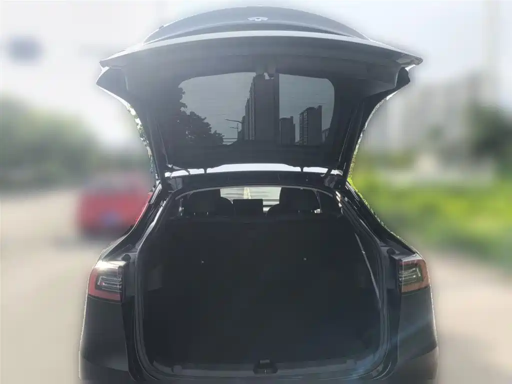 Tesla Model Y 2023 — фото 10