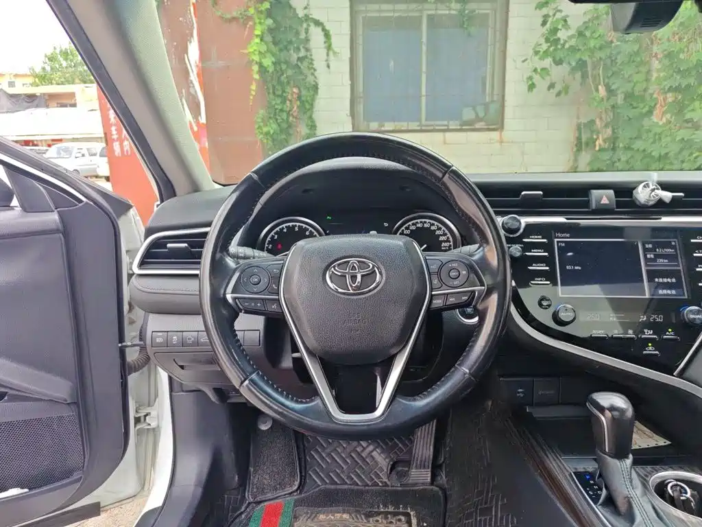 Toyota Camry 2019 — фото 6