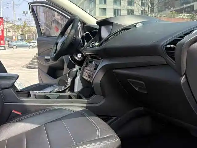 Ford Kuga 2017 — фото 11