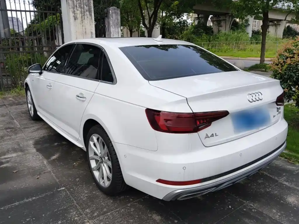 Audi A4L 2020