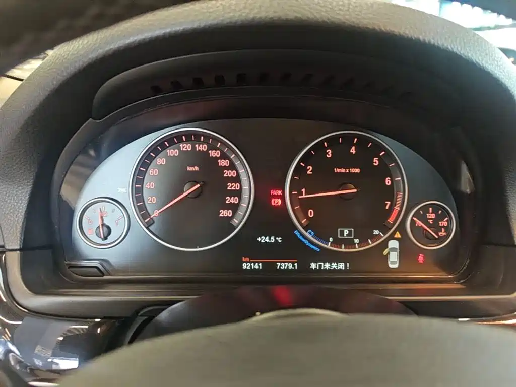 BMW 5 Series 2017 — фото 12