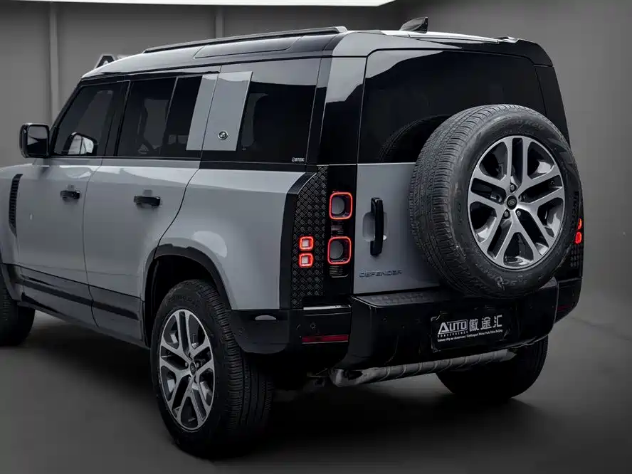 Land Rover Defender 2023 — фото 6