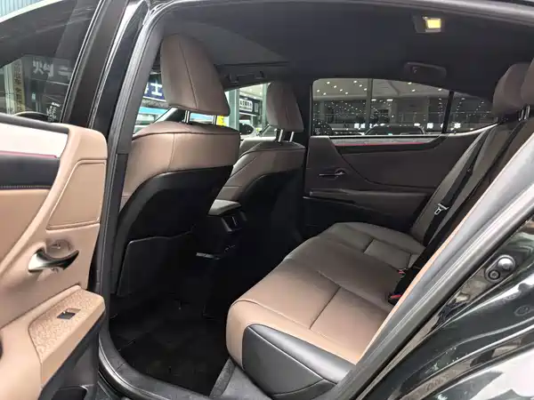 Lexus ES 2026
