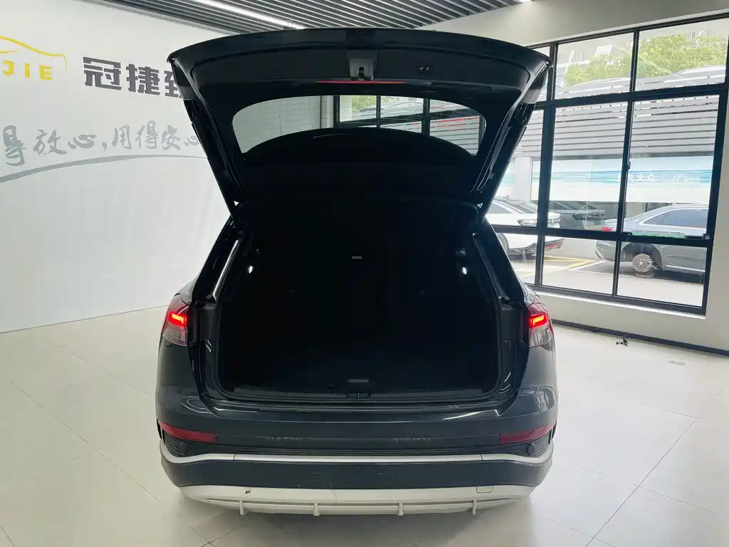 Audi Q4 E-Tron 2023 — фото 13
