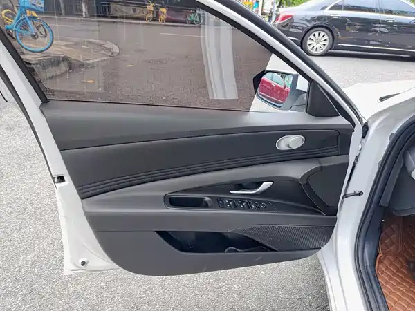 Hyundai Elantra 2023