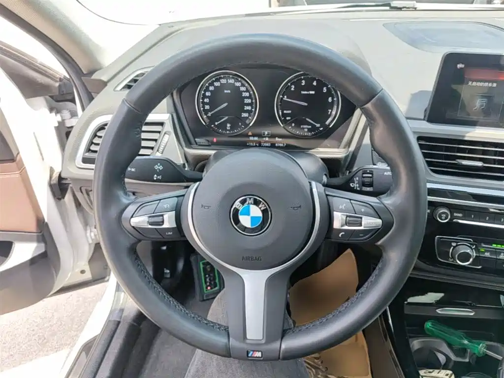BMW 1 Series 2020 — фото 11