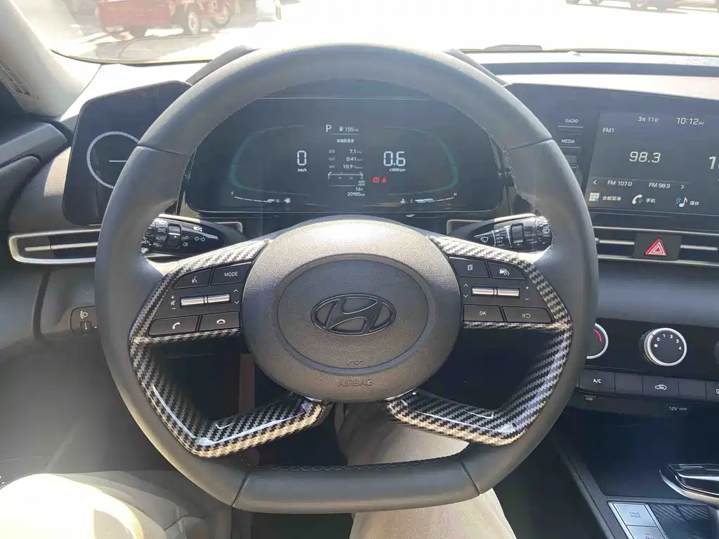 Hyundai Elantra 2023 — фото 13