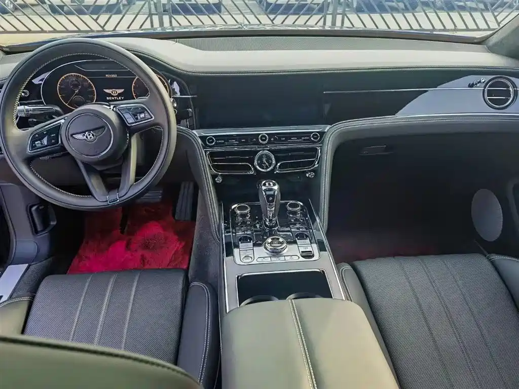 Bentley Flying Spur 2023 — фото 8