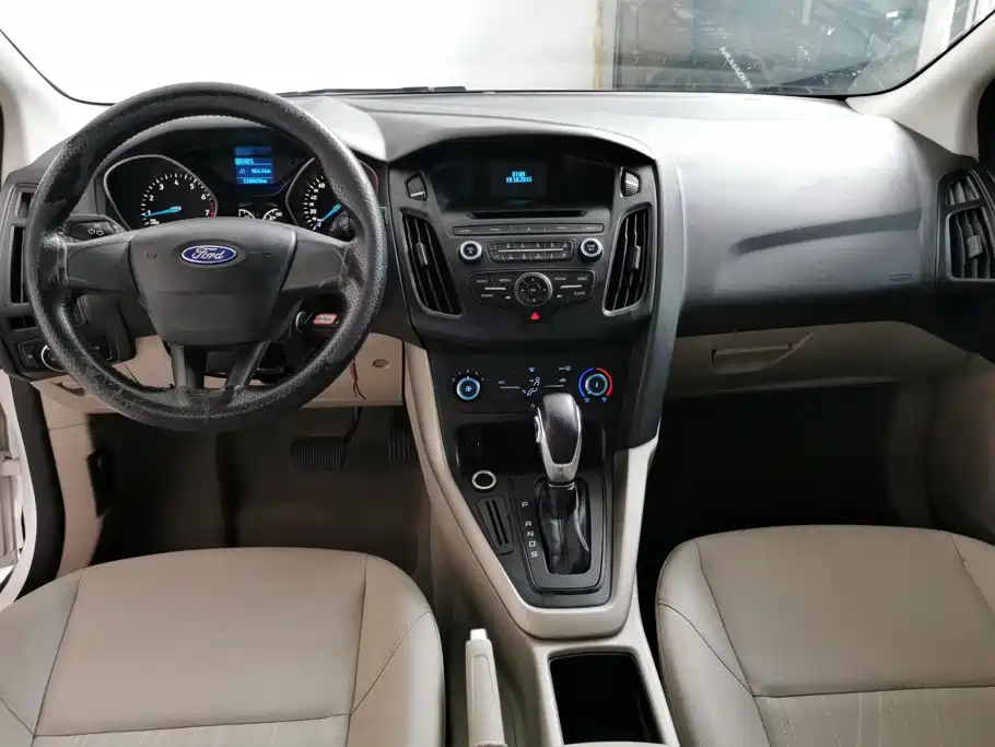 Ford Focus 2016 — фото 12