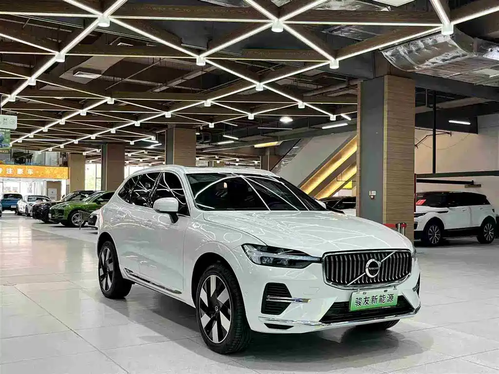 Volvo XC60 PHEV 2025 — фото 2