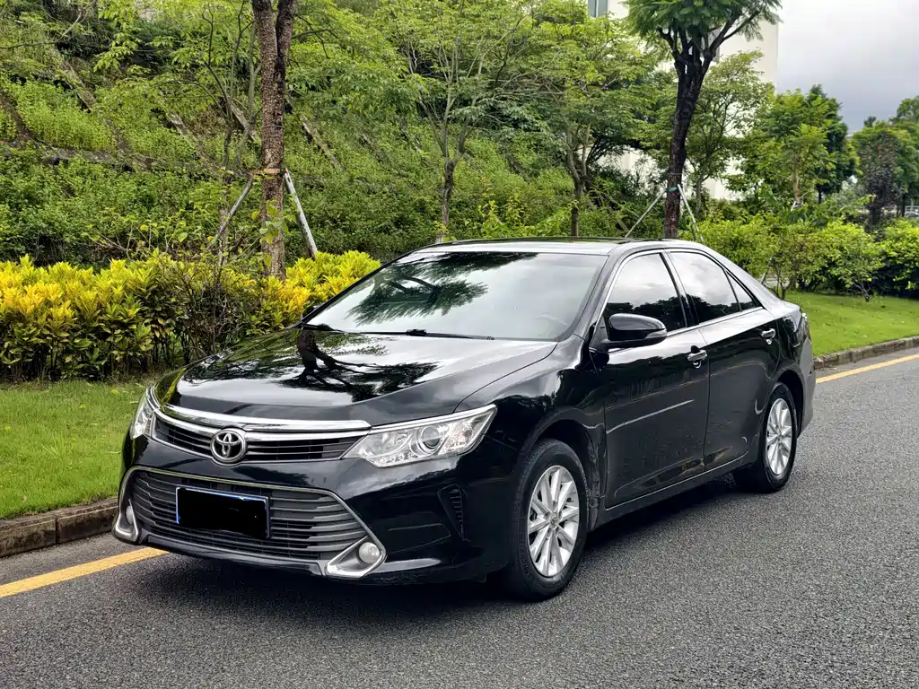 Toyota Camry 2015 — фото 1