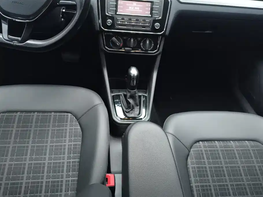 Volkswagen Jetta 2019 — фото 16