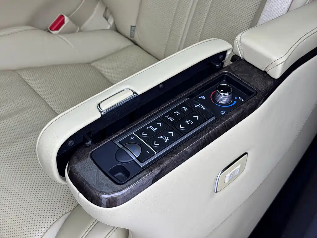 Toyota Alphard 2022 — фото 10
