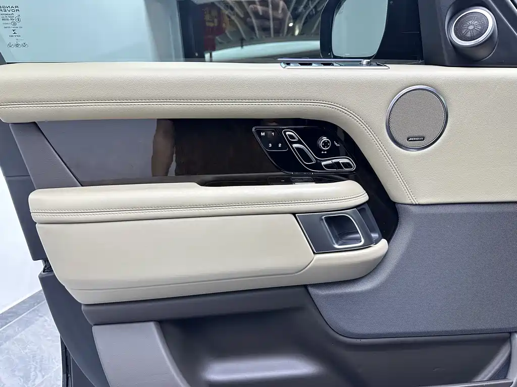 Land Rover Range Rover 2022 — фото 17