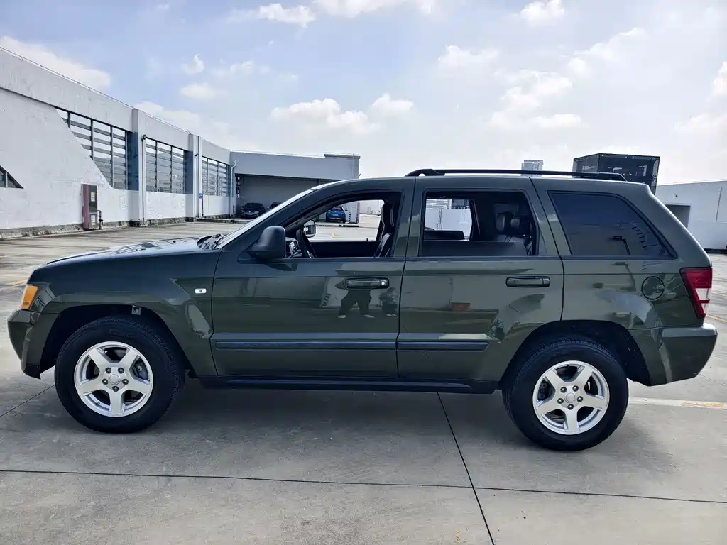 Jeep Grand Cherokee 2011 — фото 3