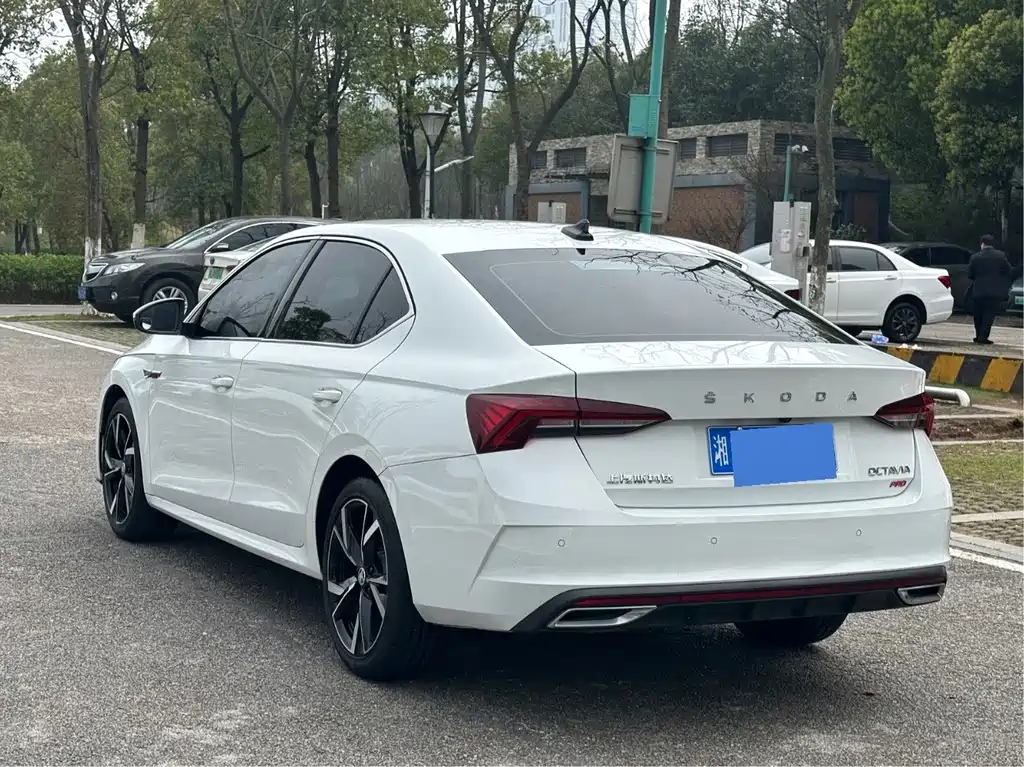 Skoda Octavia 2024 — фото 11