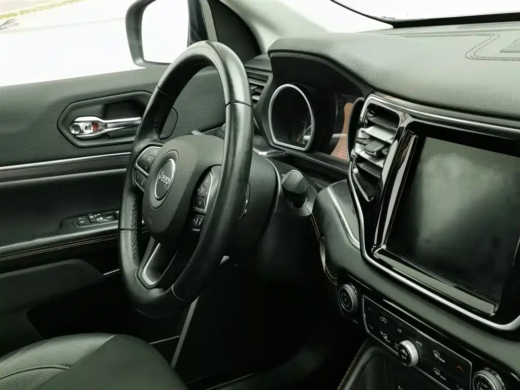 Jeep Grand Commander 2020 — фото 22
