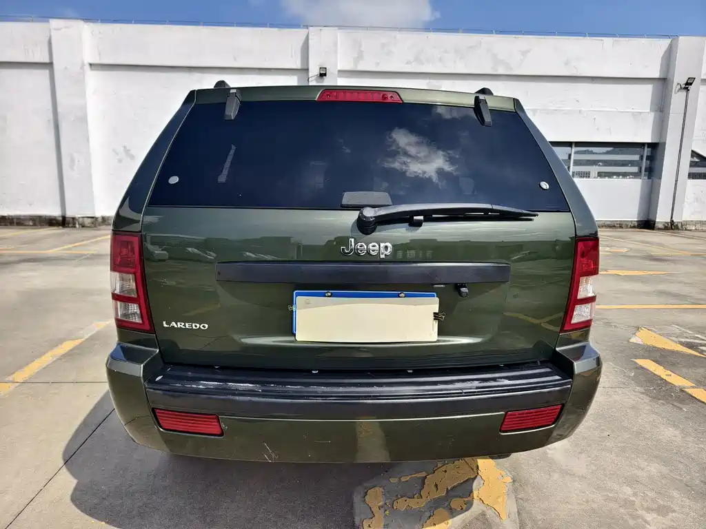 Jeep Grand Cherokee 2011 — фото 4