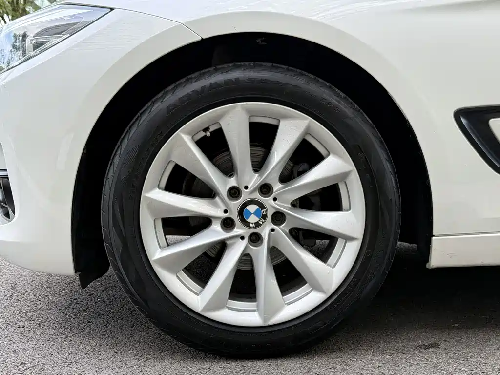 BMW 3 Series GT 2018 — фото 39
