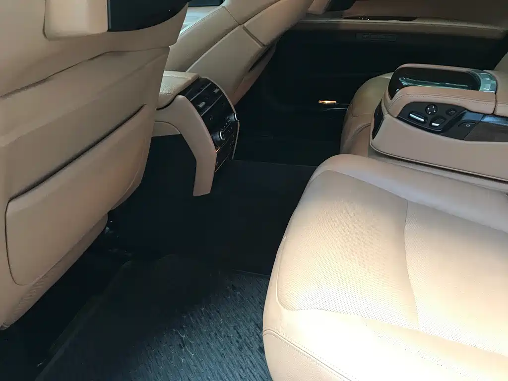 BMW 7 Series 2012 — фото 22