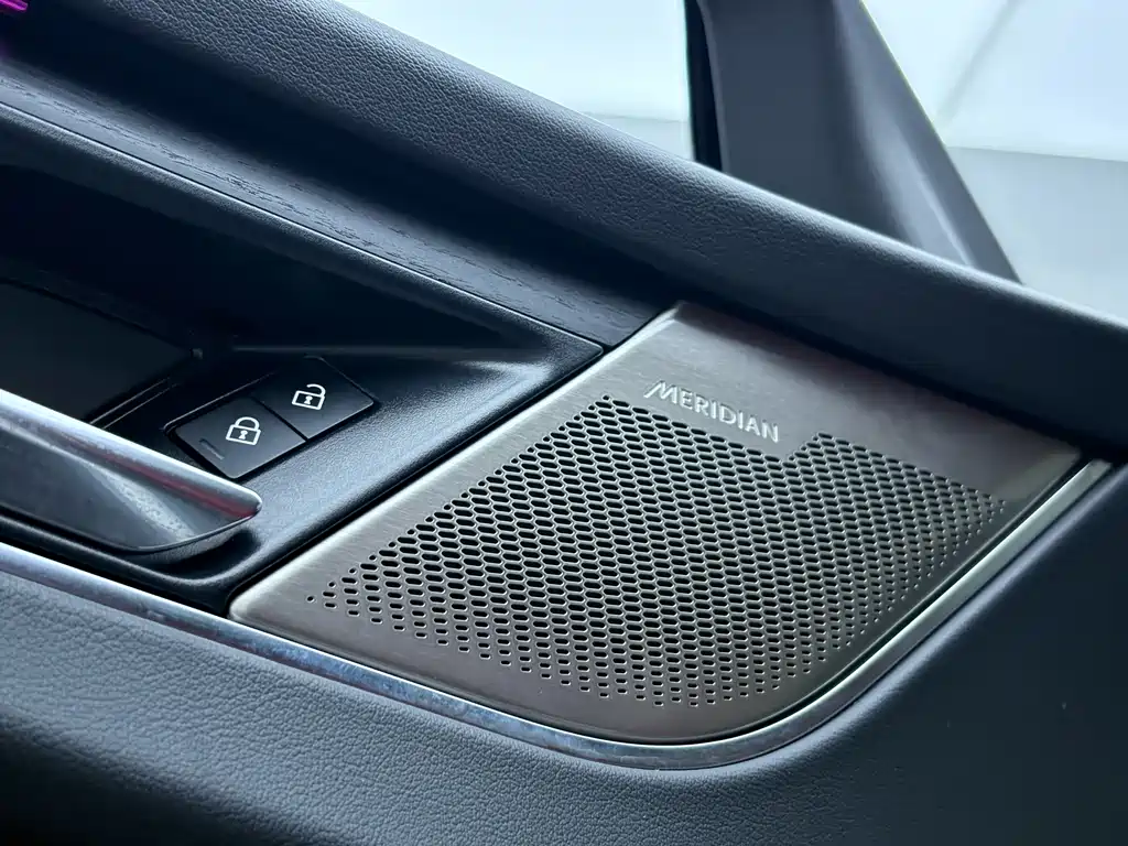 Jaguar F-PACE 2023 — фото 12