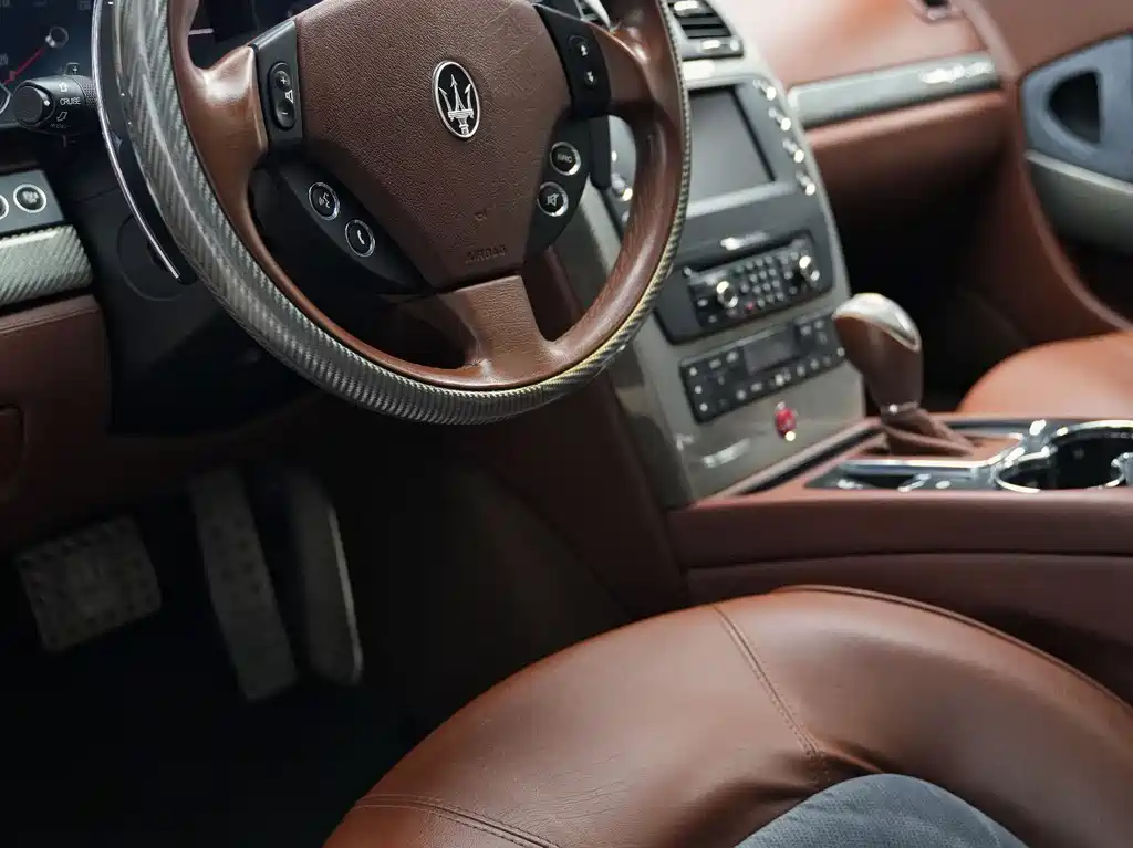 Maserati Quattroporte 2011 — фото 13
