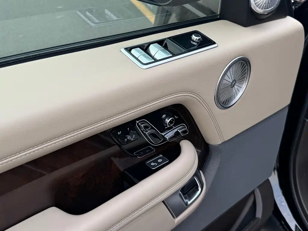 Land Rover Range Rover 2021 — фото 15