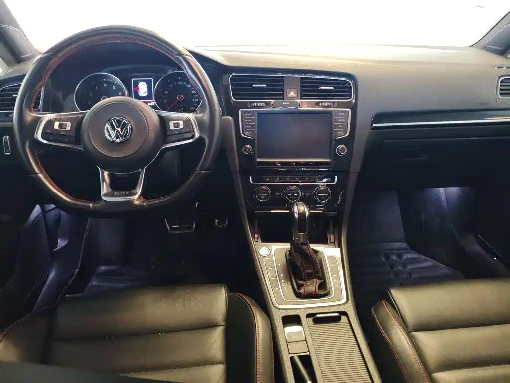 Volkswagen Golf GTI 2017 — фото 25