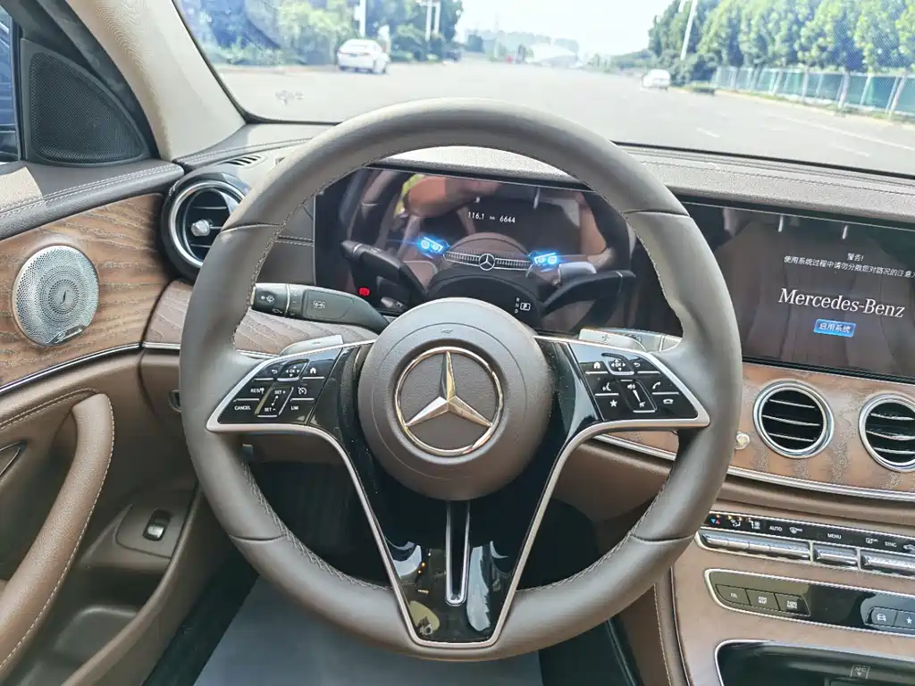 Mercedes-Benz E-Class 2023 — фото 11